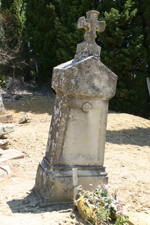 Gélis's tombstone in Coustaussa